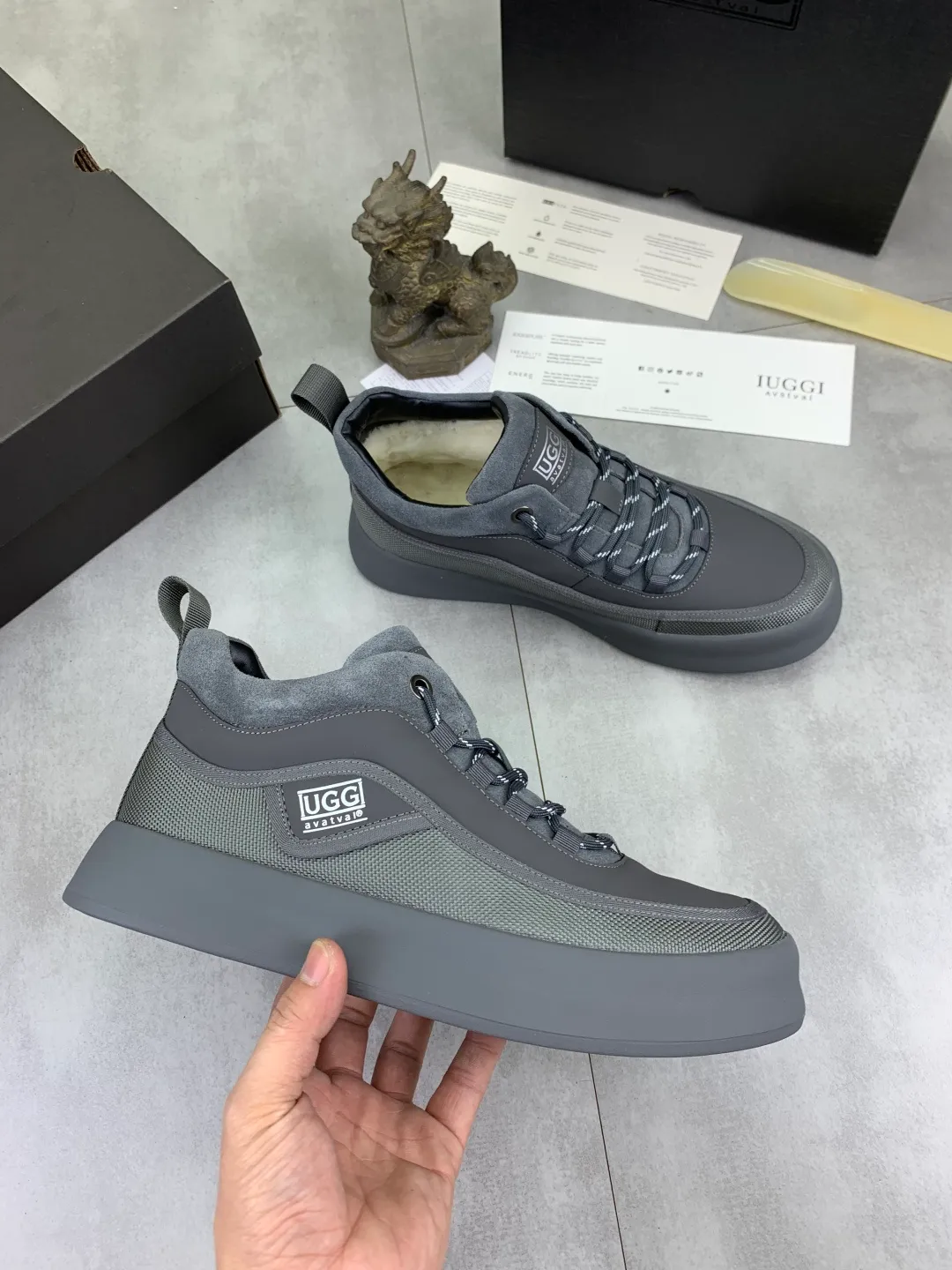 Men's shoes 💰P640 New arrival 🆕🆕🆕 New IUGGI men's shoes. Real cowhide on the outside. Australian wool on the inside. Lightweight and easy to put on. The brand logo has a high-end feel. Men's style! Men's style! Retro outdoor shoes are rarely seen on the market. They look great on the feet. Mainly because they are so stylish. Color: black, gray, maroon. Size: 39-44 999-20